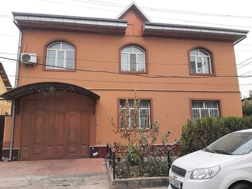 92-room house, 3.75 m²