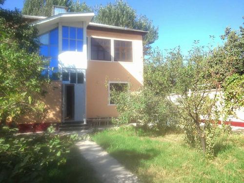 9-комнатный дом, 300 м²