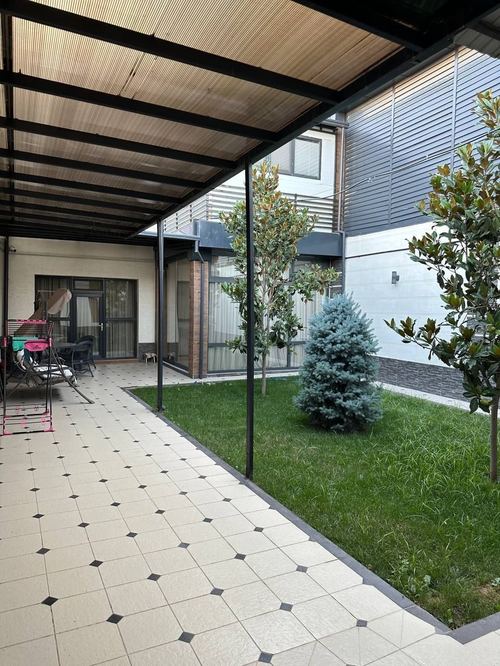 6-комнатный дом, 300 м²