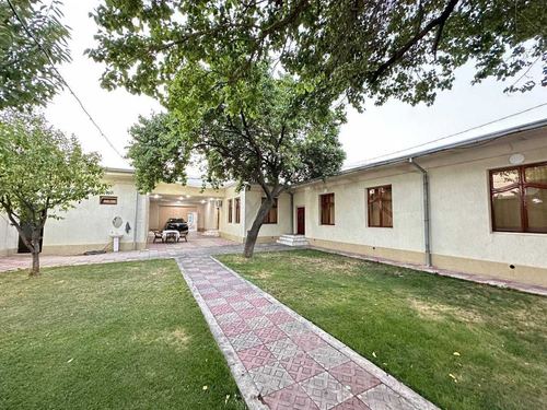 6-room house, 970 m²