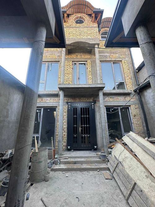 7-комнатный дом, 350 м²