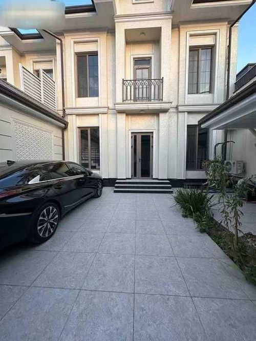 5-room house, 300 m²