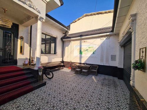 5-room house, 240 m²