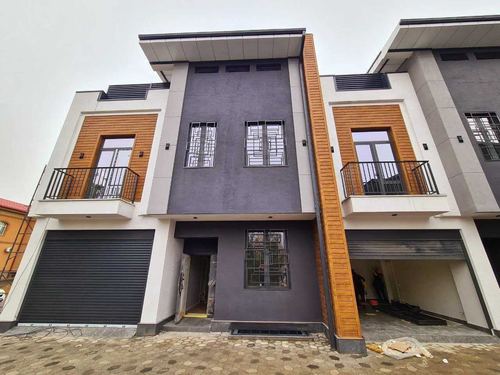 6-комнатный дом, 200 м²