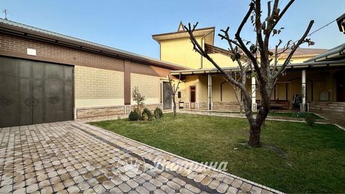 8-room house, 300 m²