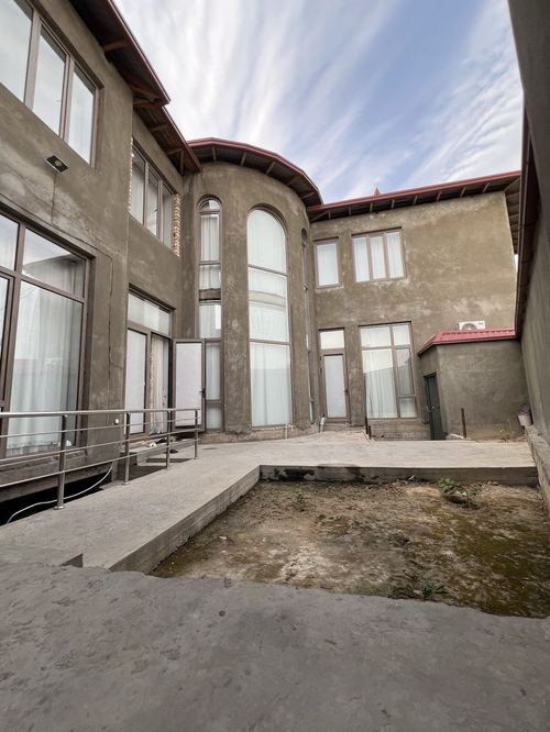 6-комнатный дом, 600 м²