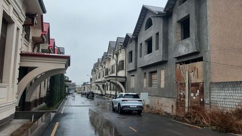 9-комнатный дом, 400 м²