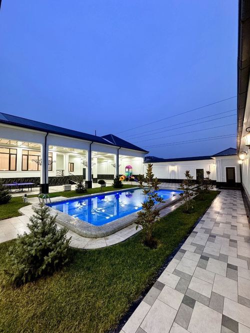 8-room house, 300 m²