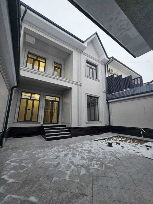 9-room house, 300 m²