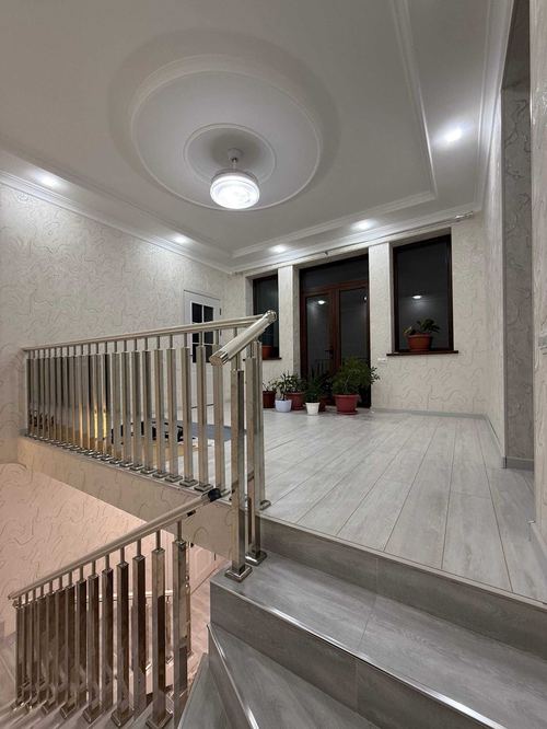 8-room house, 300 m²