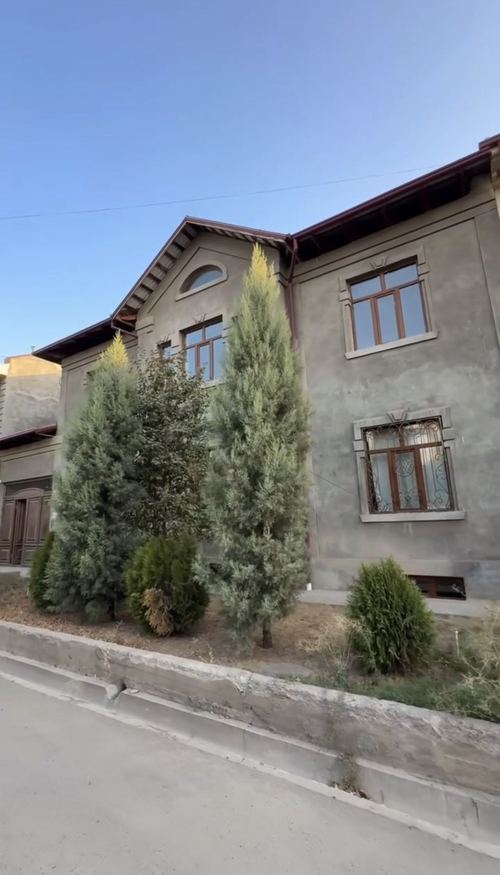 9-комнатный дом, 400 м²