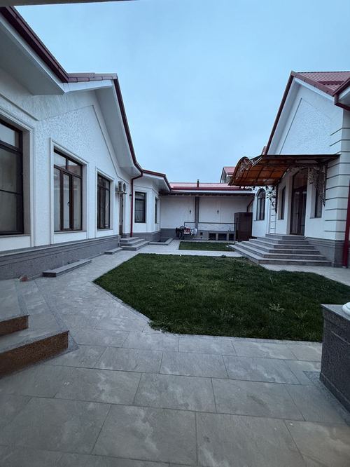9-комнатный дом, 450 м²