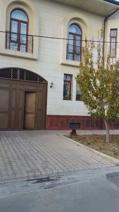 9-комнатный дом, 370 м²