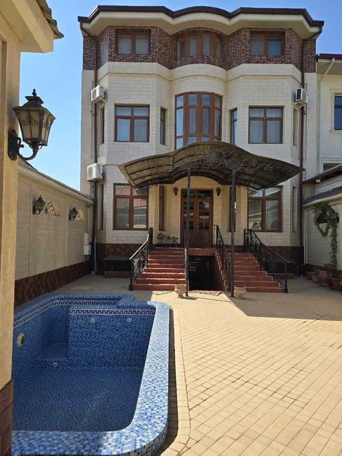 5-room house, 320 m²