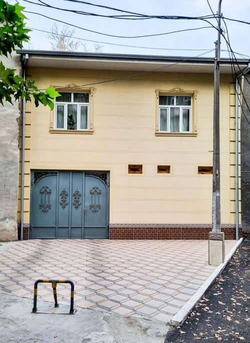8-xonali uy, 3000 m²
