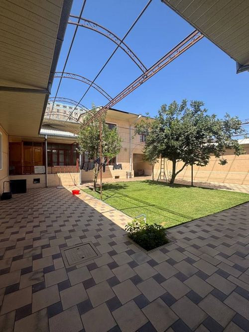 8-xonali uy, 2030 m²