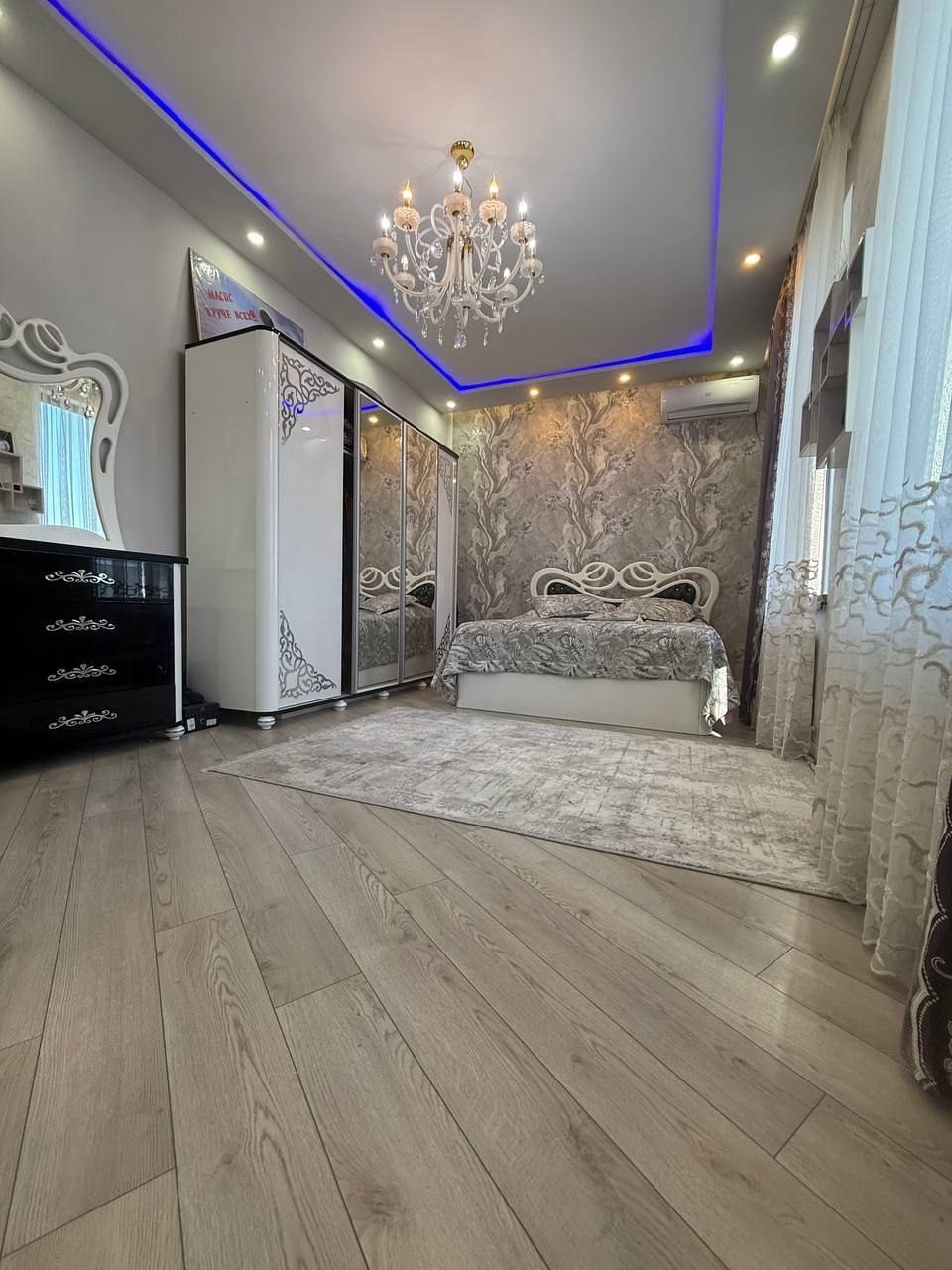 6-комнатный коттедж, 240 м², Ташкент, Мирзо-Улугбекский район, на продажу