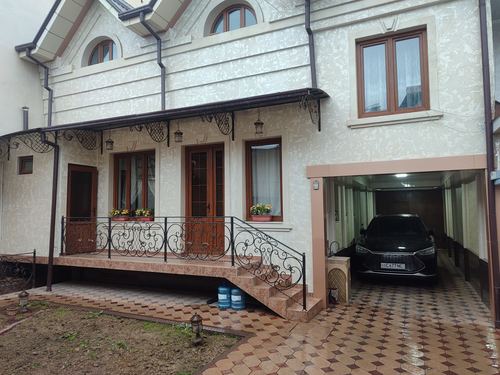 8-комнатный дом, 255 м²