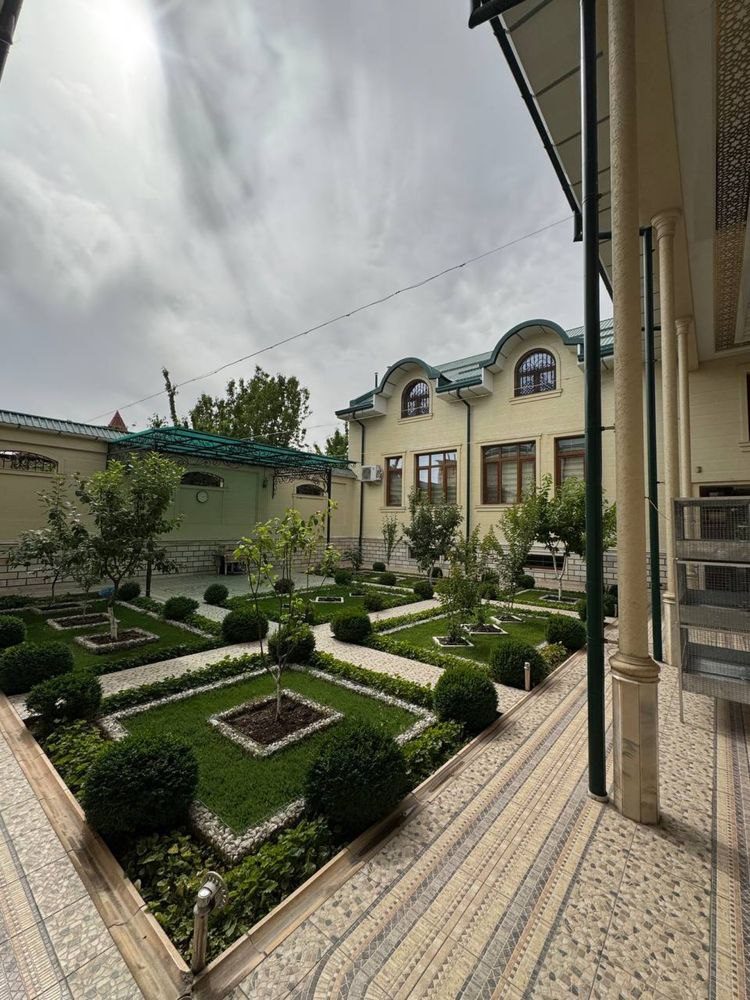 9-комнатный дом, 700 м², Ташкент, Алмазарский район, на продажу