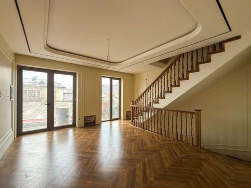7-комнатный дом, 300 м²