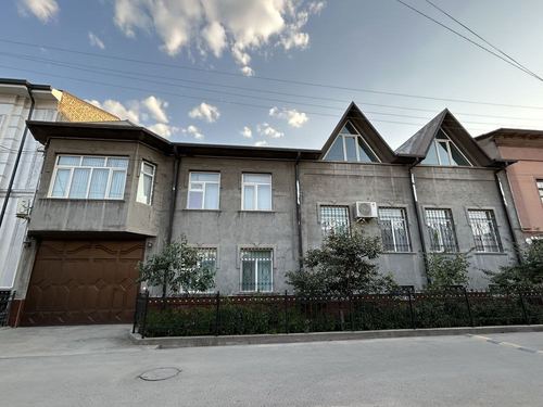 14-комнатный дом, 600 м²