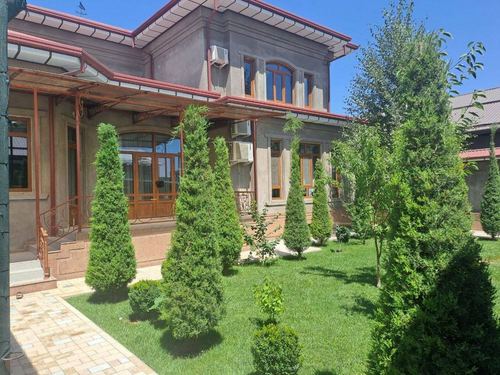 12-room house, 1100 m²