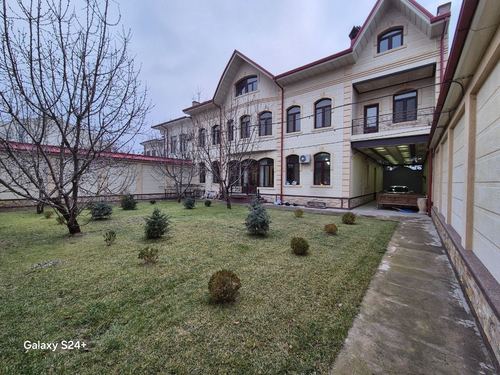 9-room house, 650 m²