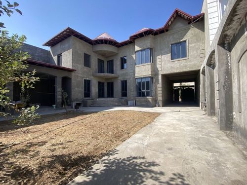 9-комнатная часть дома, 600 м²