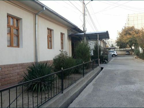 6-room house, 8000000000 m²