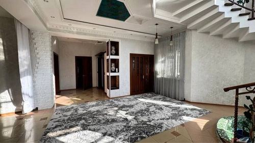 8-xonali uy, 538 m²