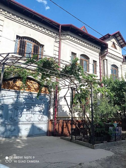 14-xonali uy, 400 m²