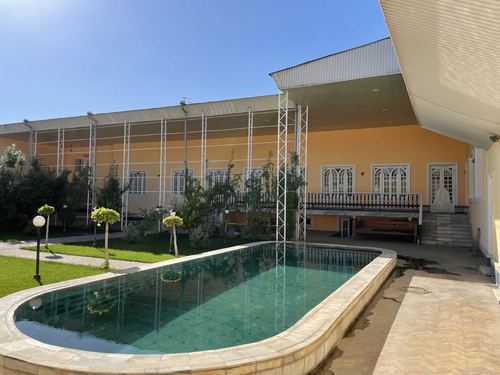 8-xonali uy, 1000 m²