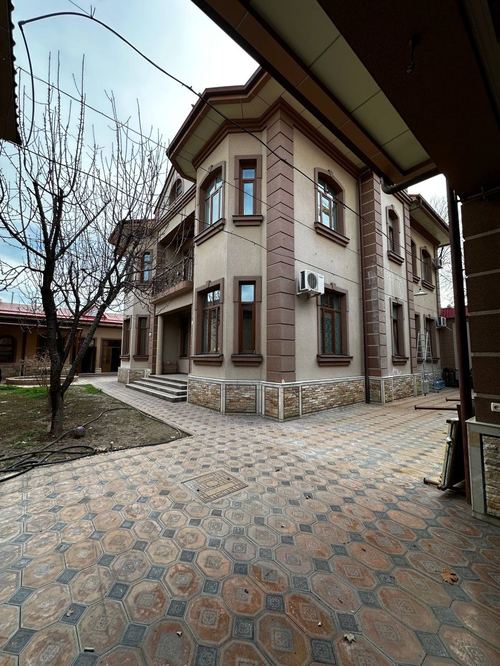 8-комнатный дом, 1080 м²