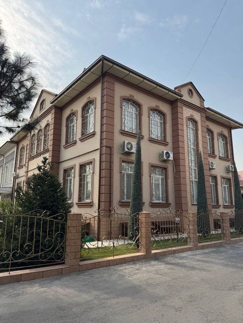 9-комнатный дом, 700 м²