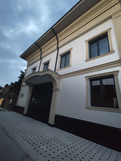 99-room house, 7 m²