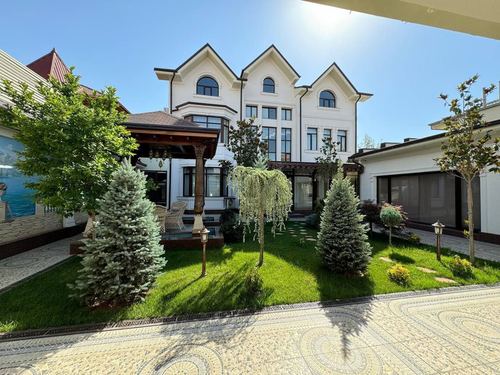 8-room house, 900 m²