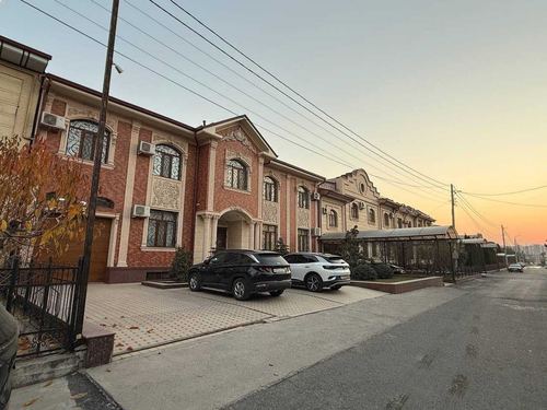 8-room house, 700 m²