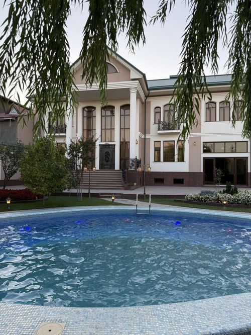 9-room house, 1200 m²