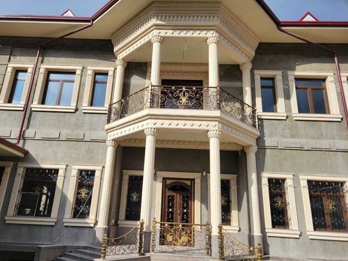 14-room house, 1700 m²
