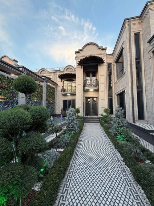 11-room house, 700 m²