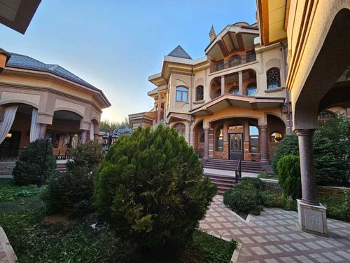 8-room house, 610 m²