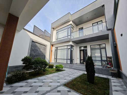 7-комнатный дом, 600 м²