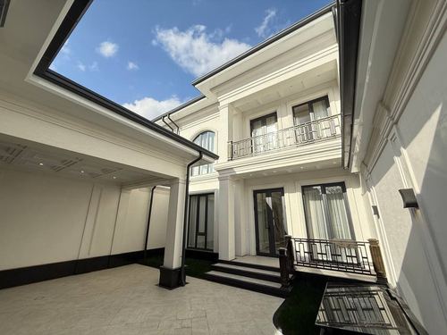 6-room house, 400 m²