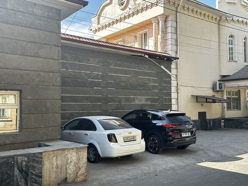 13-room house, 379 m²