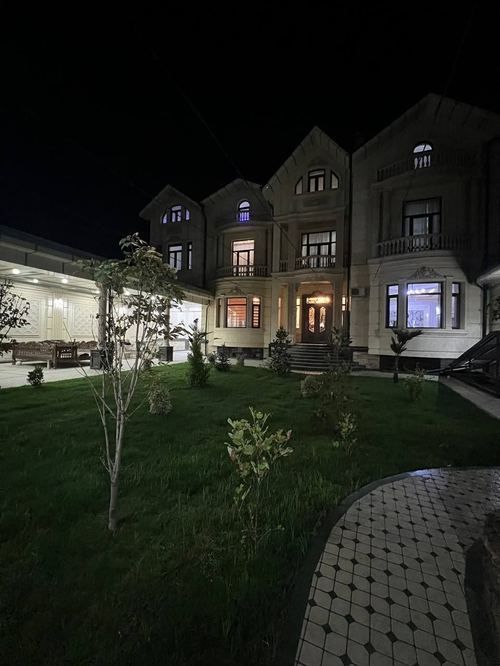 15-комнатный дом, 1200 м²