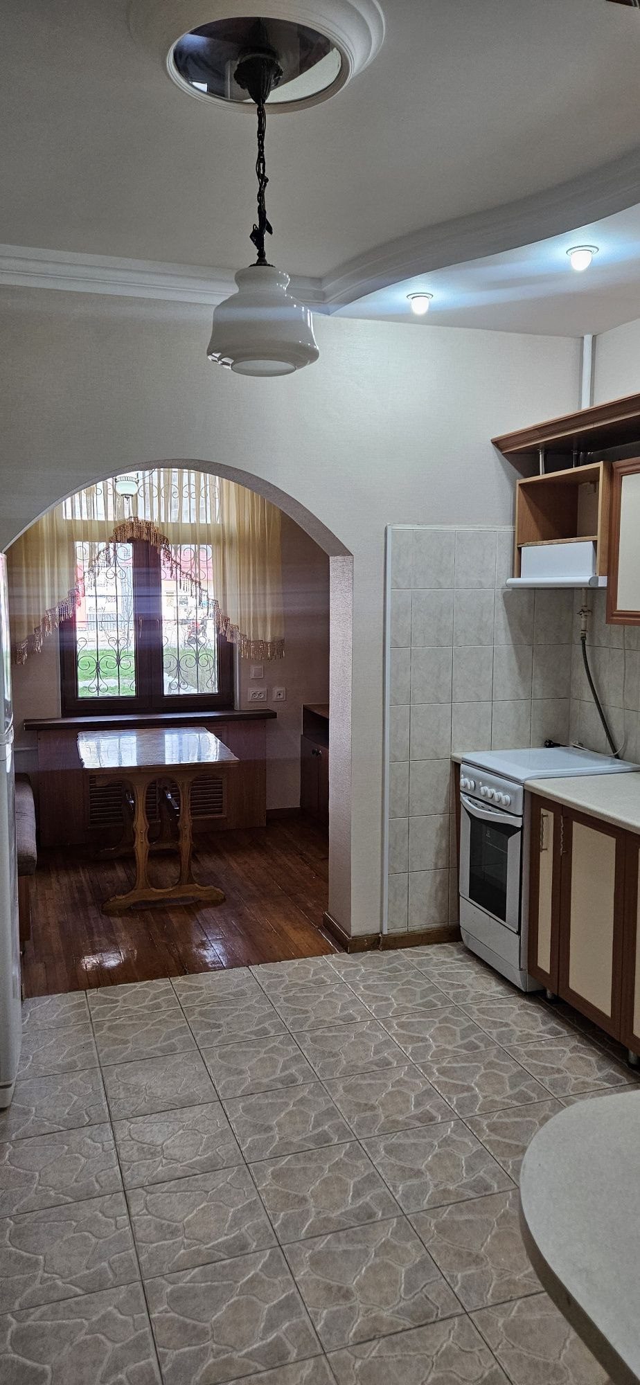 3-комнатная квартира, 100 м², 1 эт, Ташкент, Мирзо-Улугбекский район, в аренду