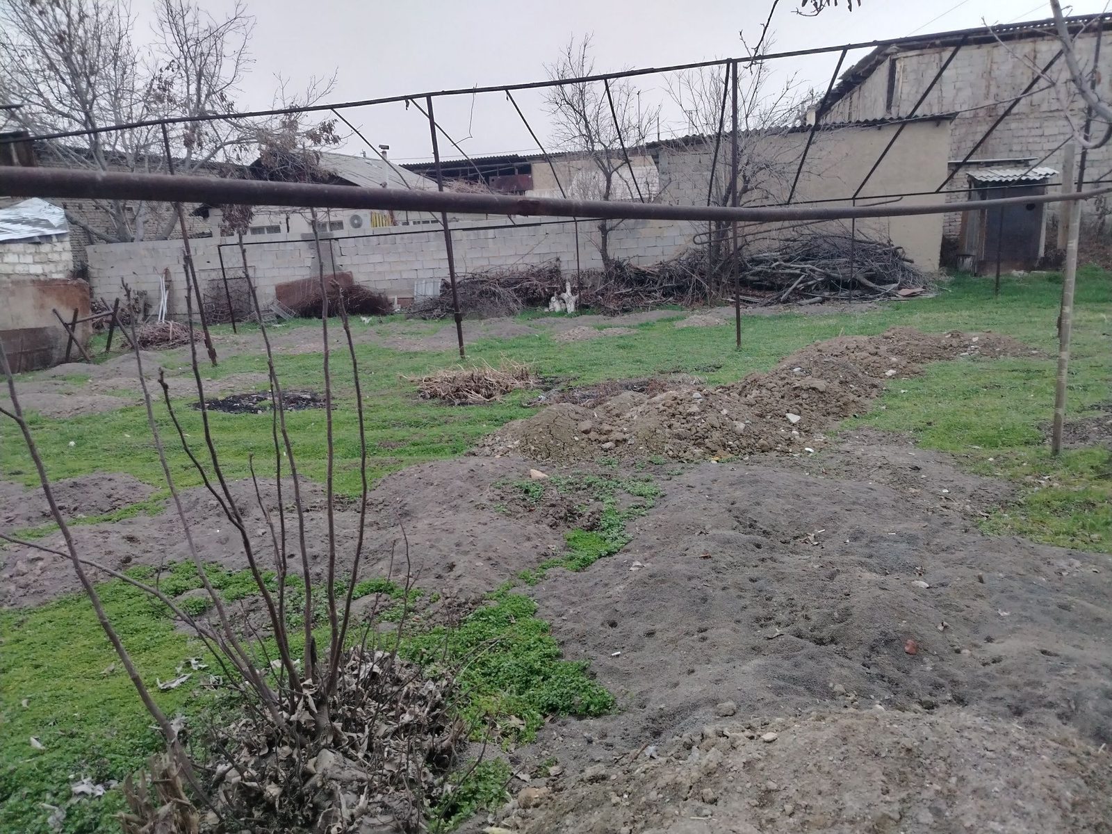 Selling a part of a house/yard. Sergeli. Bogzor street.