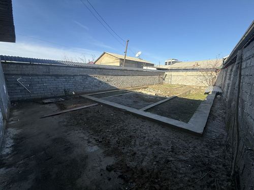 Продаю участок 2 сотки.куйлюк базар ориентир.8*23 участок ровный