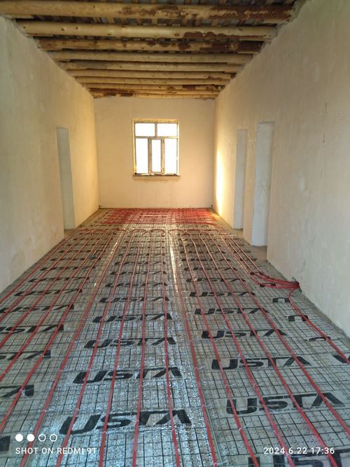 5 sotix yer maydoni sotiladi, 4 xona, oshxona, sanuzel, 80-90% qurilgan uy
