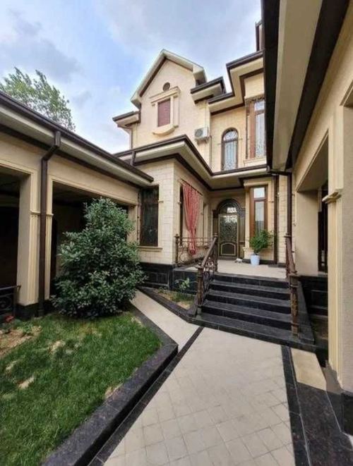 9-комнатный дом, 400 м²